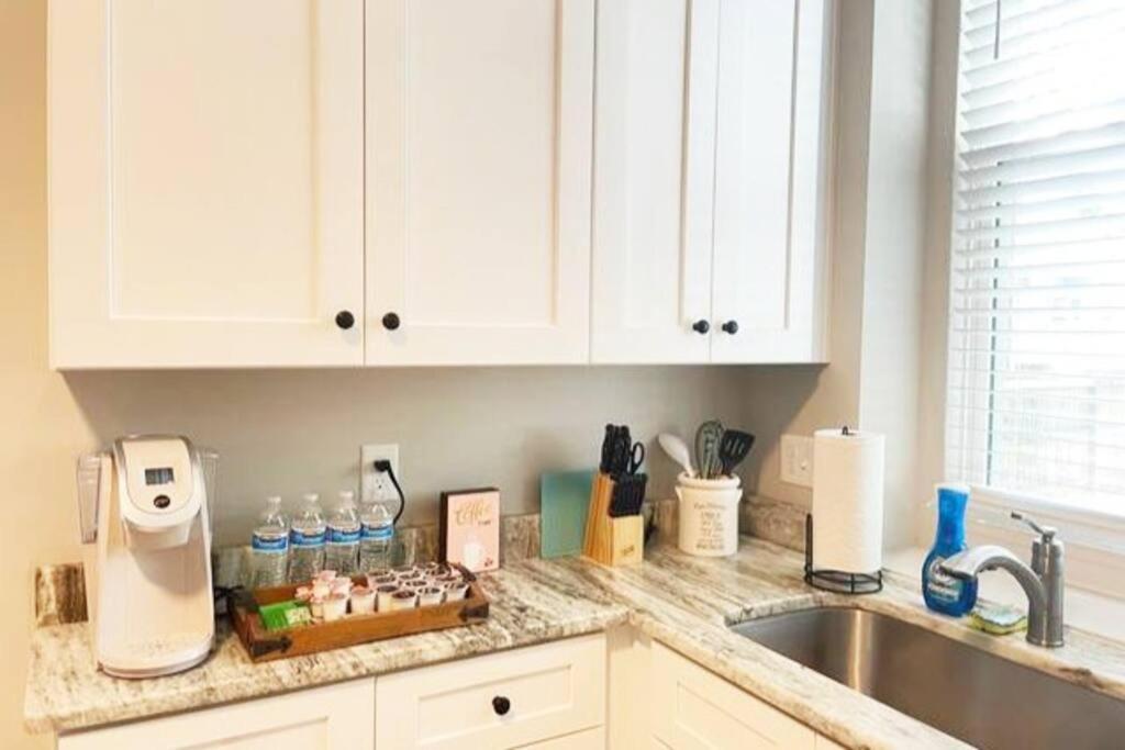 E1 Centrally Located In Carytown Fully Fenced Richmond Bagian luar foto