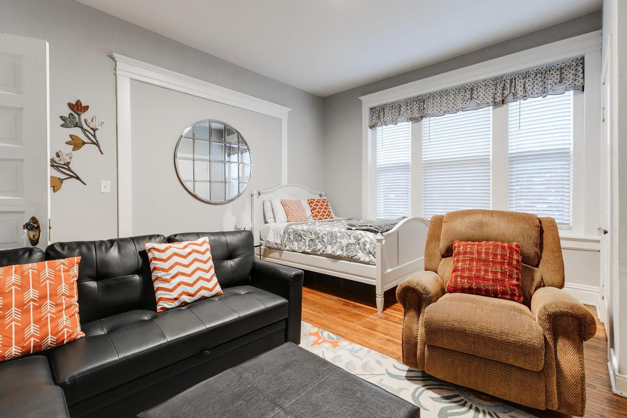 E1 Centrally Located In Carytown Fully Fenced Richmond Bagian luar foto